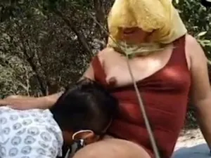 Cặp người vợ ông chồng dâm quay clip sex trong rừng