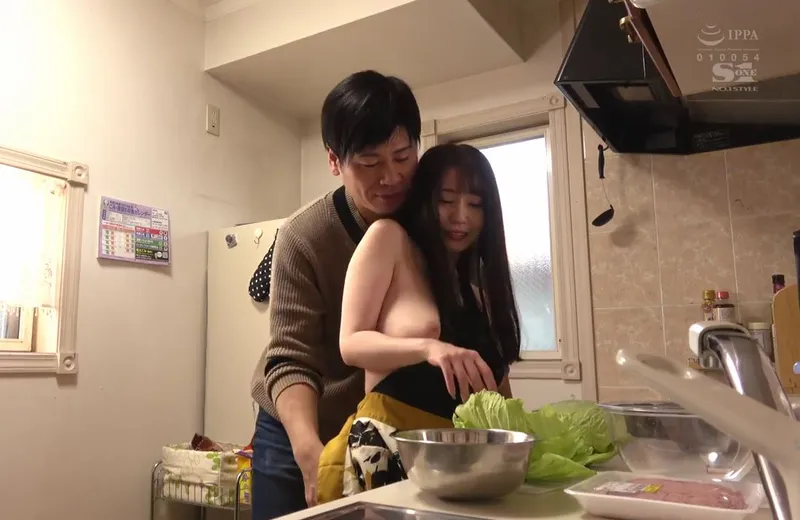 Nghi ngờ vợ yêu cắm sừng, anh xã lén lắp camera và chứng kiến tất cả