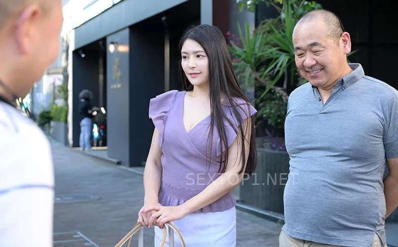 Thấy người vợ của nhân viên đẹp quá, quản lý lại có sở thích đụ cô vợ người khác nên đã…